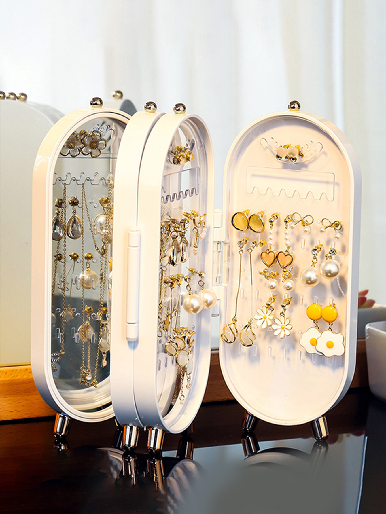 楕円形の鏡付きジュエリー収納キャビネット、ゴールドの脚付き、 - Bar Cart Gold のレビューと価格